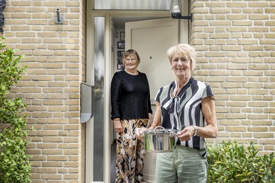 VWS roept op: start het gesprek over later met je familie, vrienden of buren