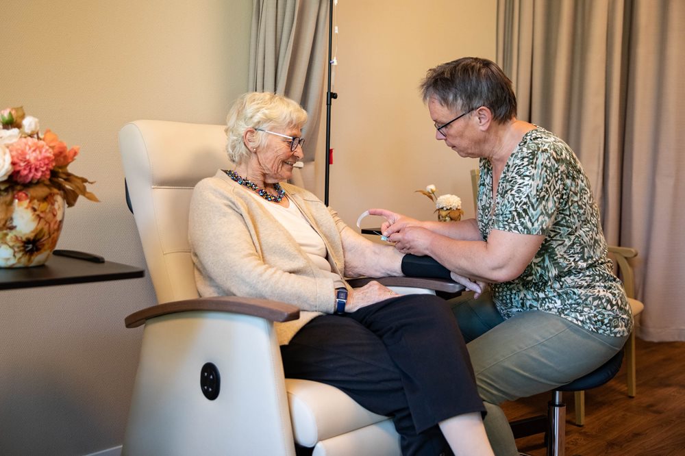 Deventer Ziekenhuis start met infuusbehandelingen op wijklocaties van Sensire en Carinova